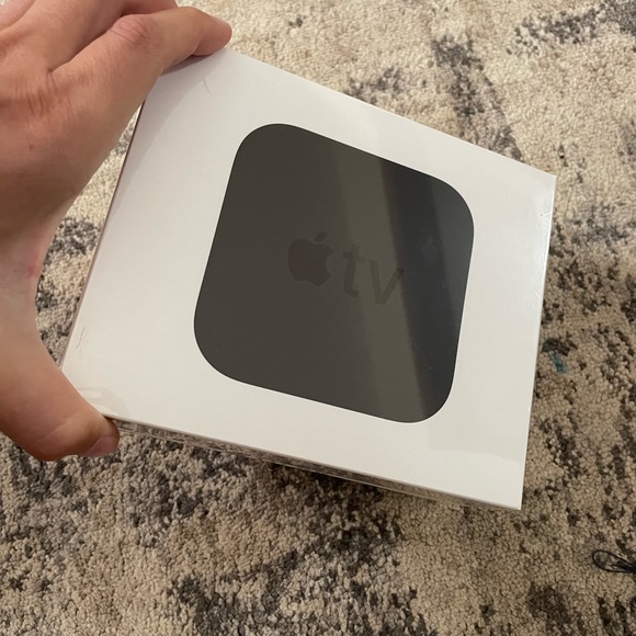 Apple TV 4K. 32GB - Picture 2 of 2